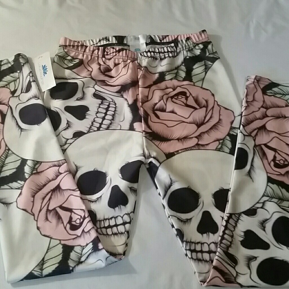 NWT Skull and roses Lotus Leggings